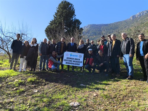 Kemer’de Meyve Ağaçları Uygulamalı Budama Eğitimi